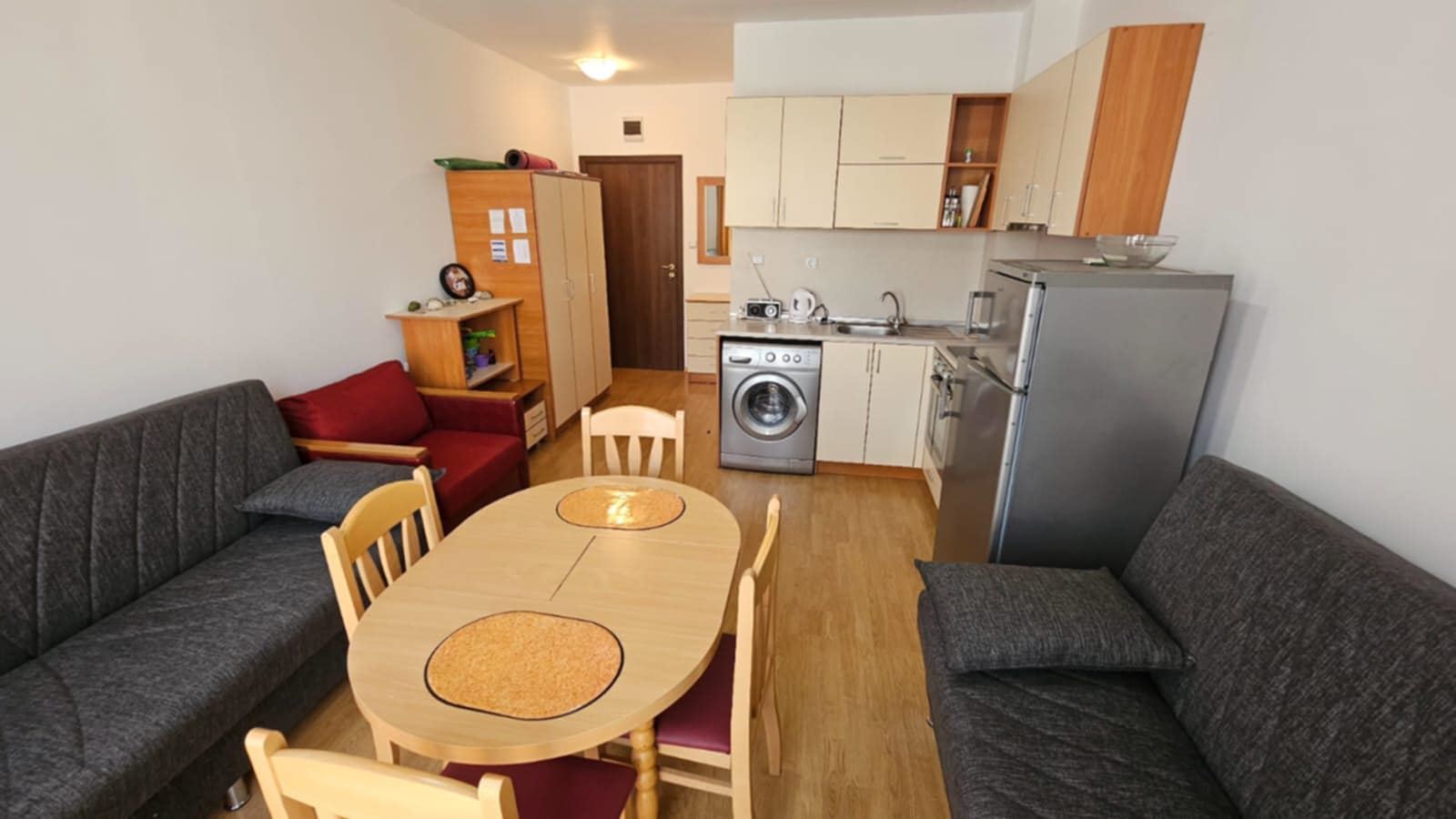 Kompaktowe studio w rejonie Słonecznego Brzegu – doskonała infrastruktura, prąd bytowy i świetna inwestycja