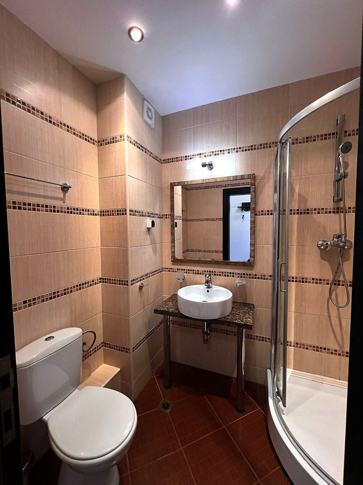 Przestronny apartament dwupokojowy 50 metrów od plaży w Słonecznym Brzegu – doskonała lokalizacja i komfort w zamkniętym kompleksie