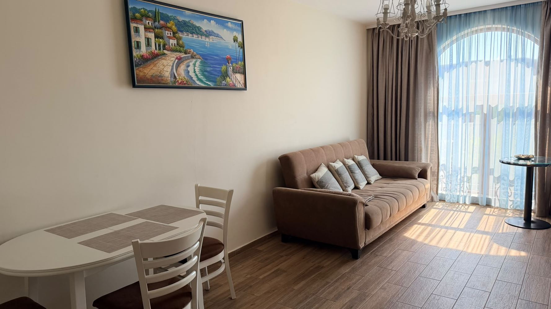 Dwupokojowy apartament z panoramicznym widokiem, o krok od morza w Rawdzie
