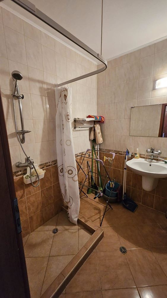Studio z frontalnym widokiem na morze w pierwszej linii brzegowej w Pomorie – idealna nieruchomość nad morzem