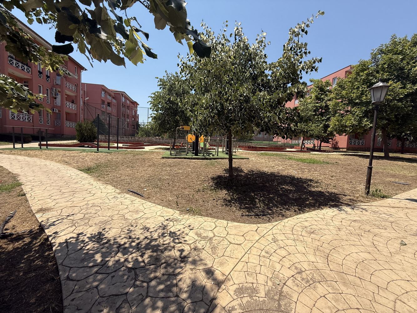 W pełni umeblowane mieszkanie z jedną sypialnią z widokiem na basen w Słonecznym Brzegu