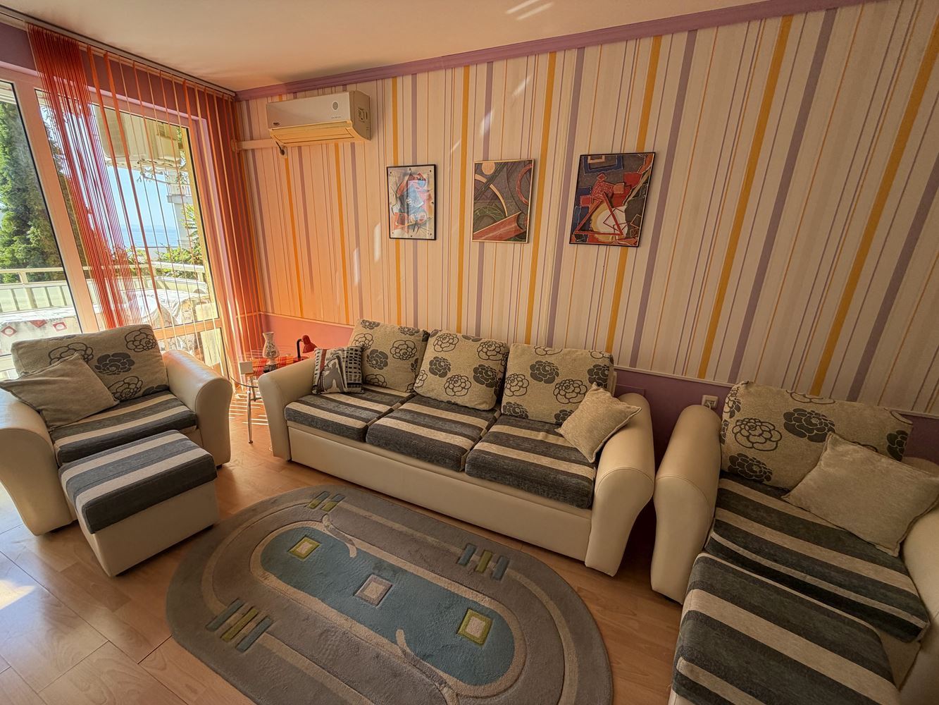 Apartament z jedną sypialnią, przestronnym tarasem i widokiem na morze w Sveti Vlas – 300 metrów od plaży