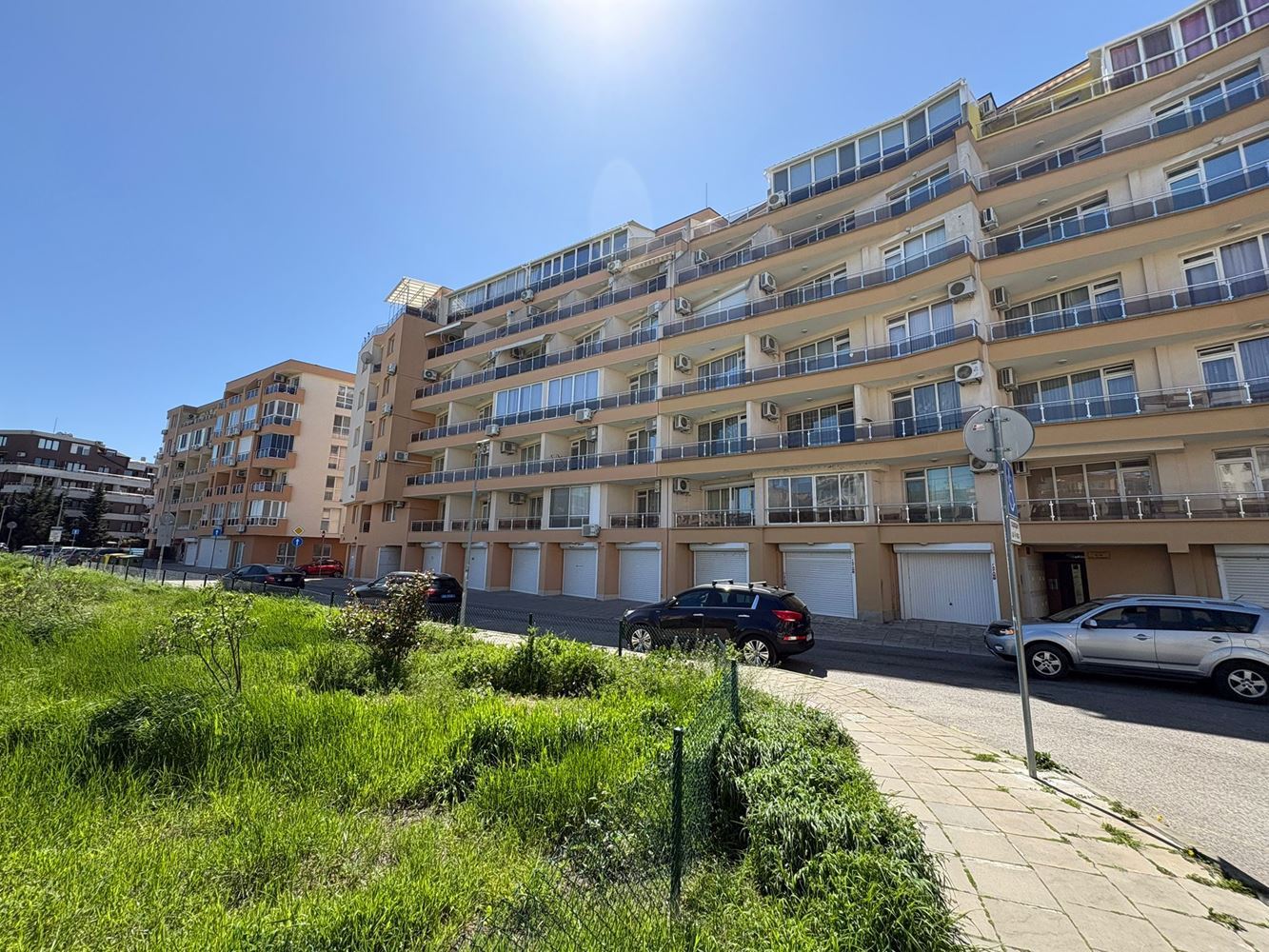 Przytulna w pełni umeblowana kawalerka 300 m od morza w Pomorie – doskonała inwestycja i nieruchomość wakacyjna