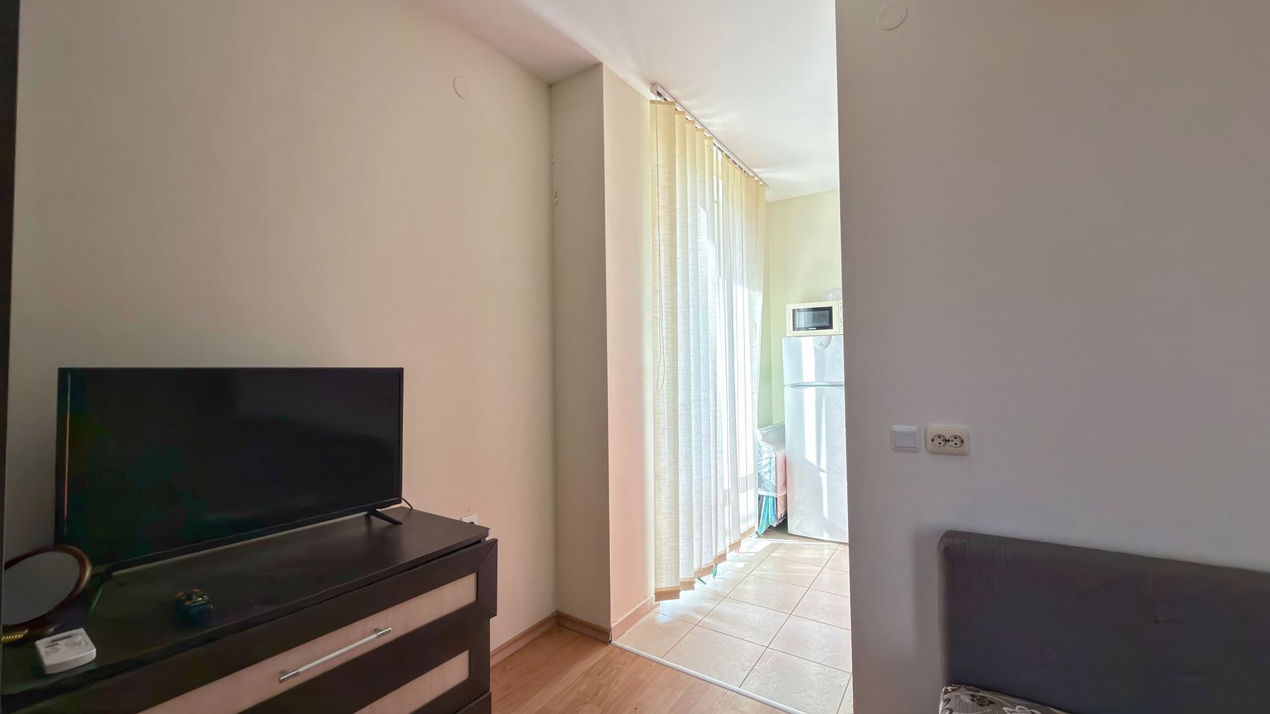 Przestronne studio z tarasem w nowoczesnym kompleksie w Słonecznym Brzegu – komfort i rozrywka w odległości krótkiego spaceru od morza