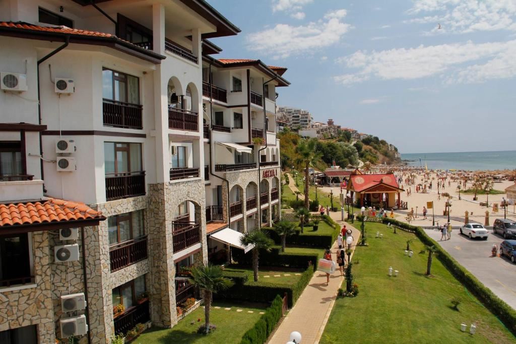 Apartament w pierwszej linii w Sveti Vlas – stylowa nieruchomość przy plaży i marinie jachtowej „Marina Dinevi”