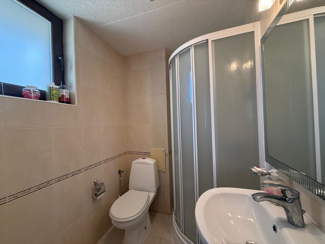 Przestronny apartament z dwiema sypialniami i pięknym widokiem w spokojnym kompleksie w pobliżu Słonecznego Brzegu