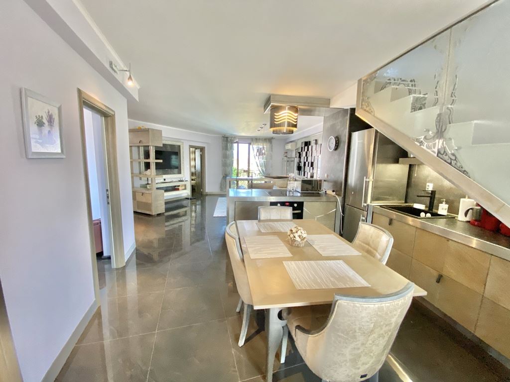 Unikalny apartament dwupoziomowy w kompleksie klasy premium w mieście Nesebyr