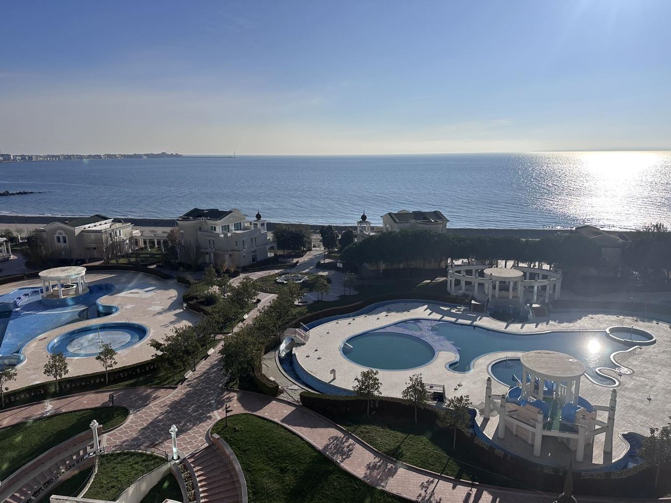 Mieszkanie z dwiema sypialniami w Pomorie z bezpośrednim widokiem na morze – luksusowe życie na pierwszej linii