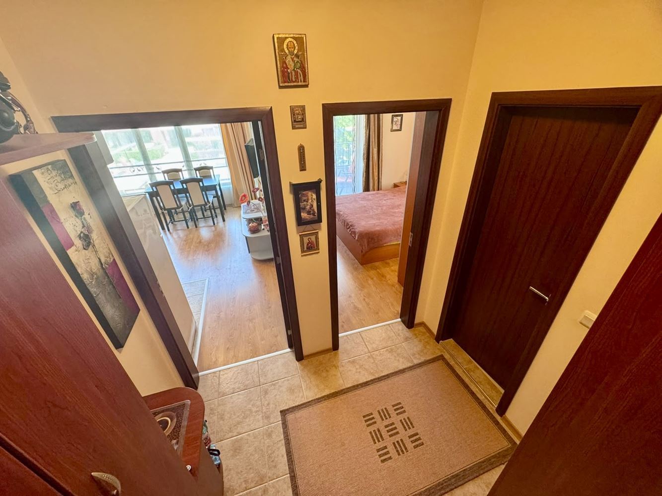 Komfortowy apartament z jedną sypialnią, przestronnym tarasem i widokiem na basen w luksusowym kompleksie w Nesebyrze
