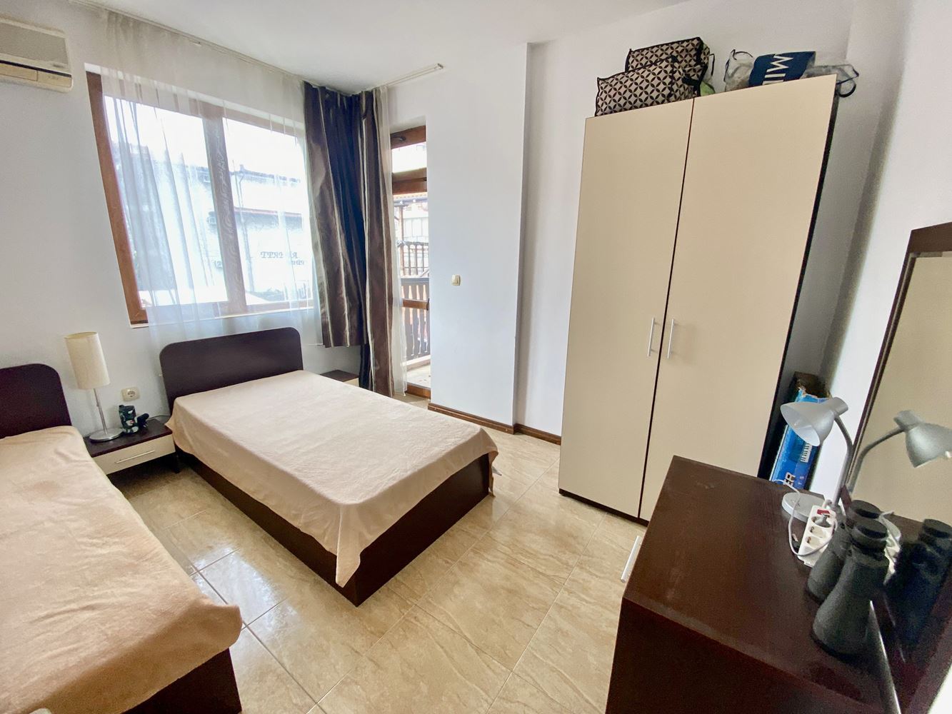 Luksusowy apartament na pierwszej linii brzegowej w Świętym Własie – dwie sypialnie, widok na morze i pełna infrastruktura