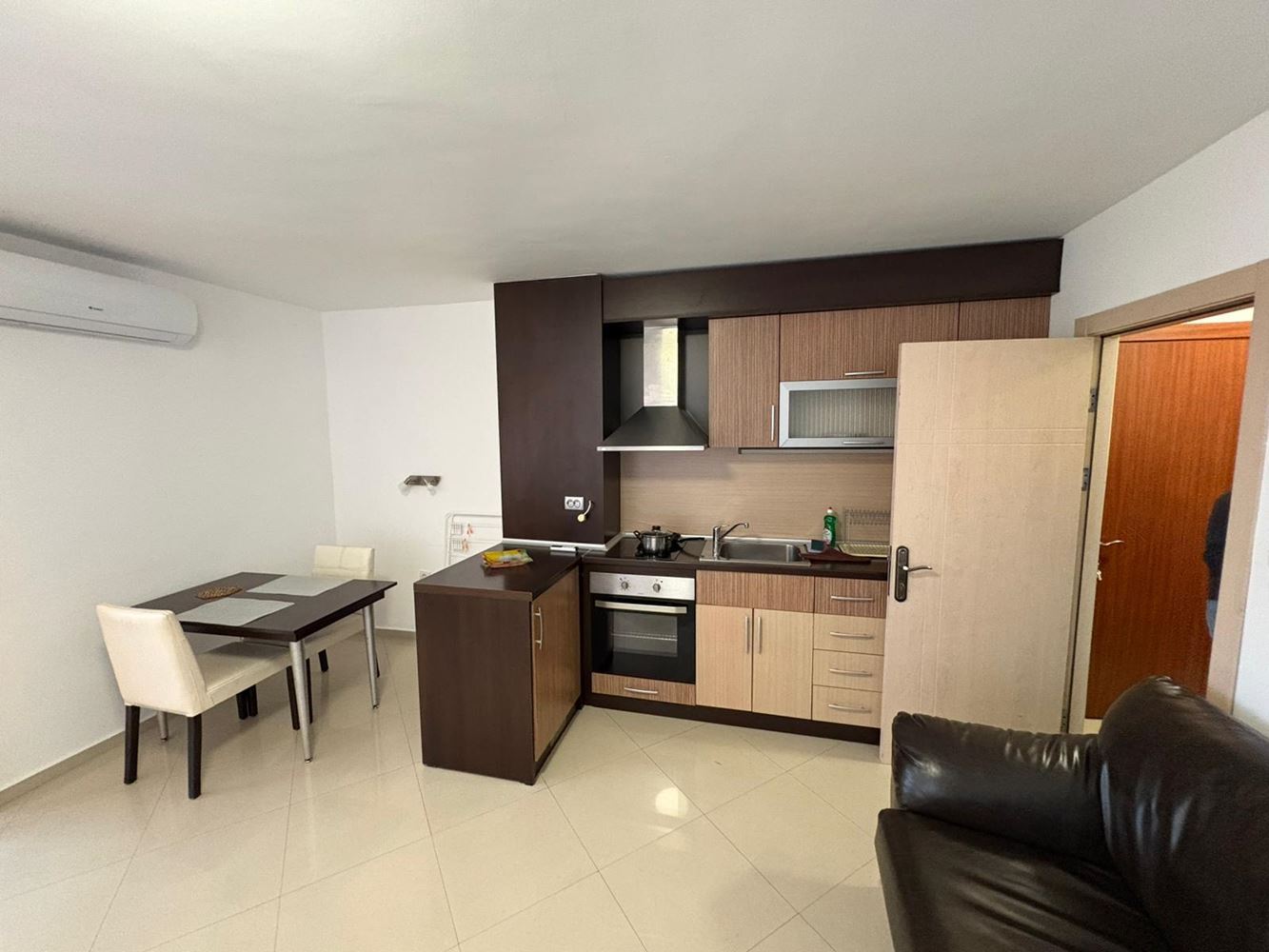 Umeblowane studio w Pomorie – doskonała lokalizacja, 400 m od morza i centrum miasta