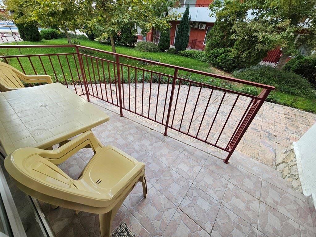 Apartament z jedną sypialnią na pierwszej linii morza w strzeżonym kompleksie w Elenite