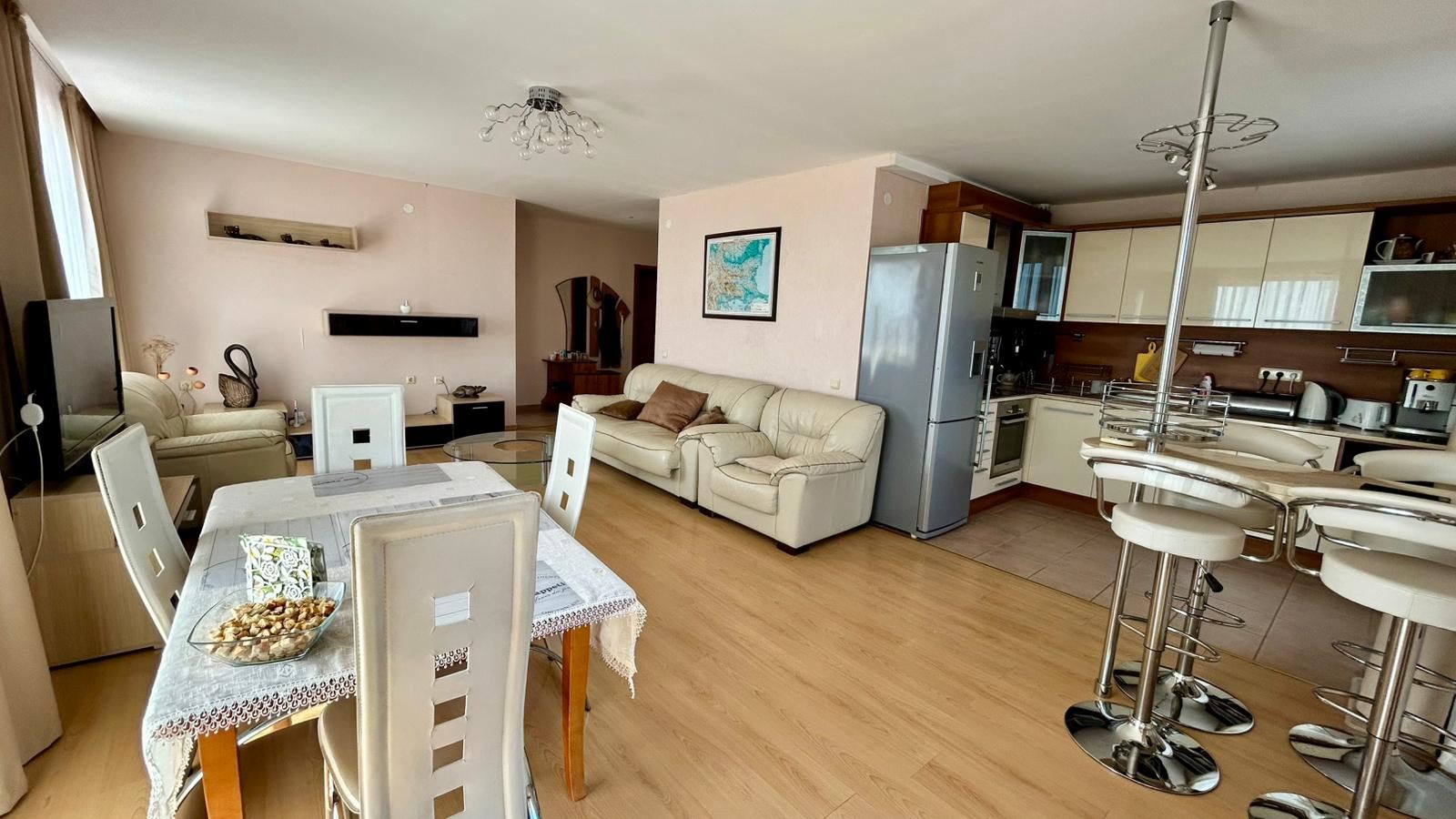 Święty Włas – apartament z trzema sypialniami z bezpośrednim panoramicznym widokiem na morze w kompleksie przy samej plaży