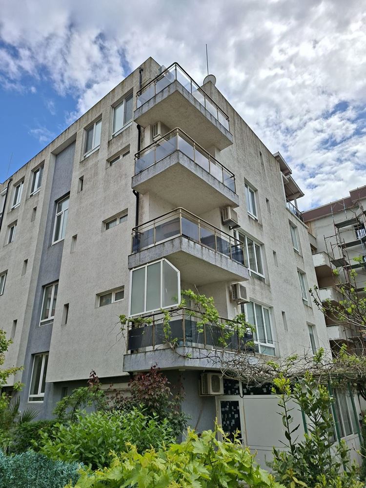 Przestronne i w pełni umeblowane studio w Pomorie – tylko 300 metrów od morza