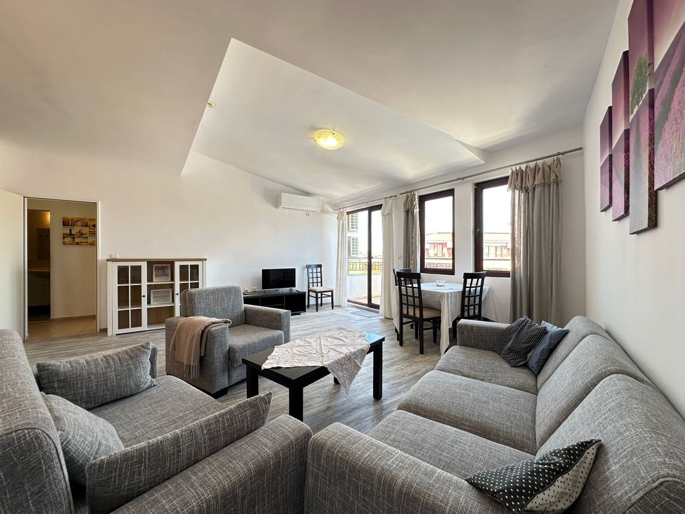 Apartament z jedną sypialnią w pierwszej linii morza w Aheloj – morska atmosfera, luksusowe udogodnienia i gotowe dokumenty do transakcji