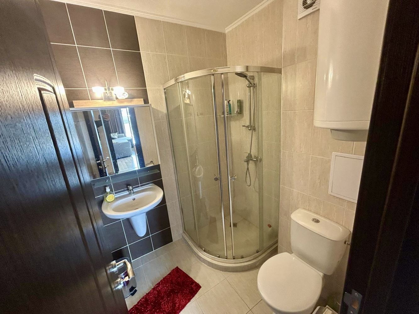 Przestronny apartament z dwiema sypialniami i prywatnym ogrodem w Nesebyrze – komfort, spokój i doskonale utrzymany teren