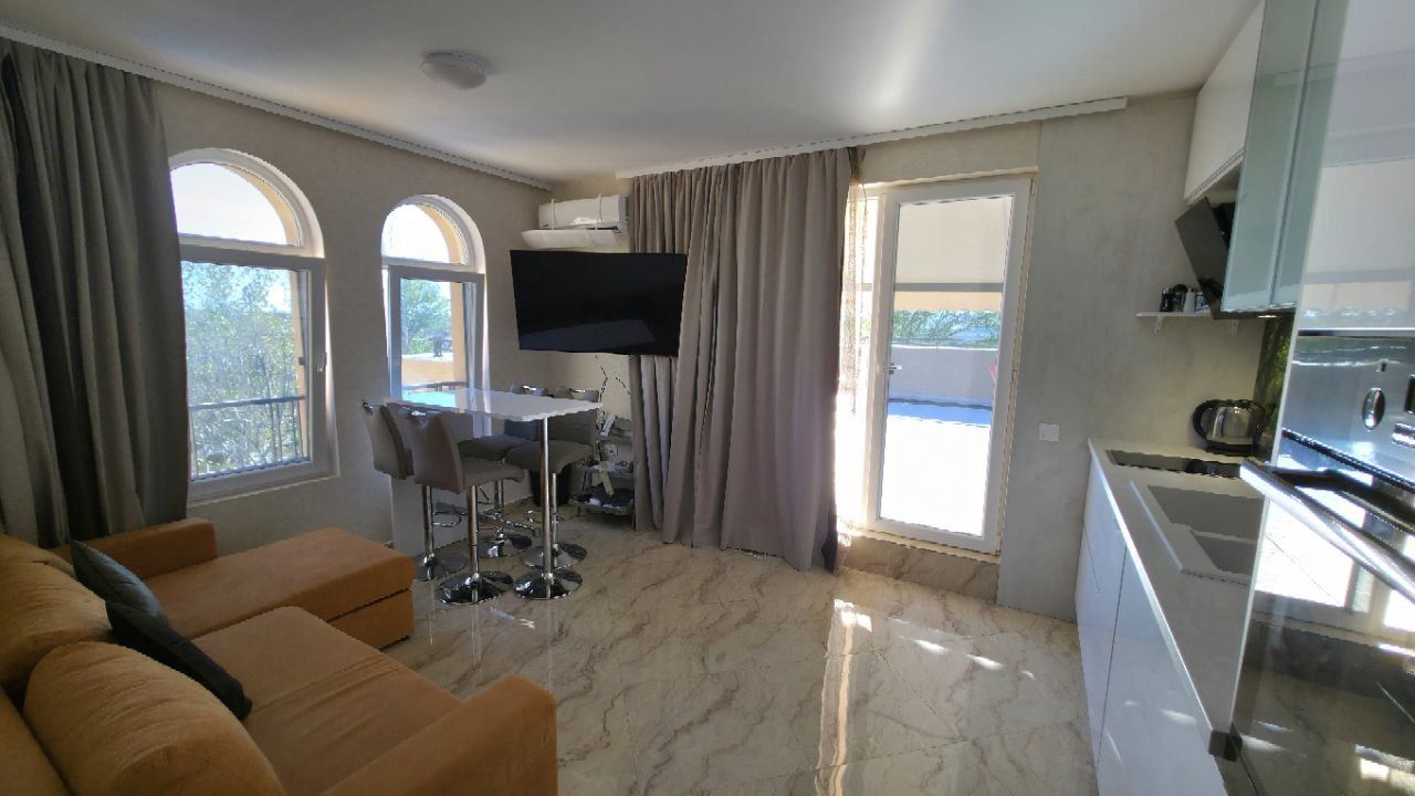 Mieszkanie z dwiema sypialniami i dużym panoramicznym tarasem w stylowym kompleksie w Słonecznym Brzegu