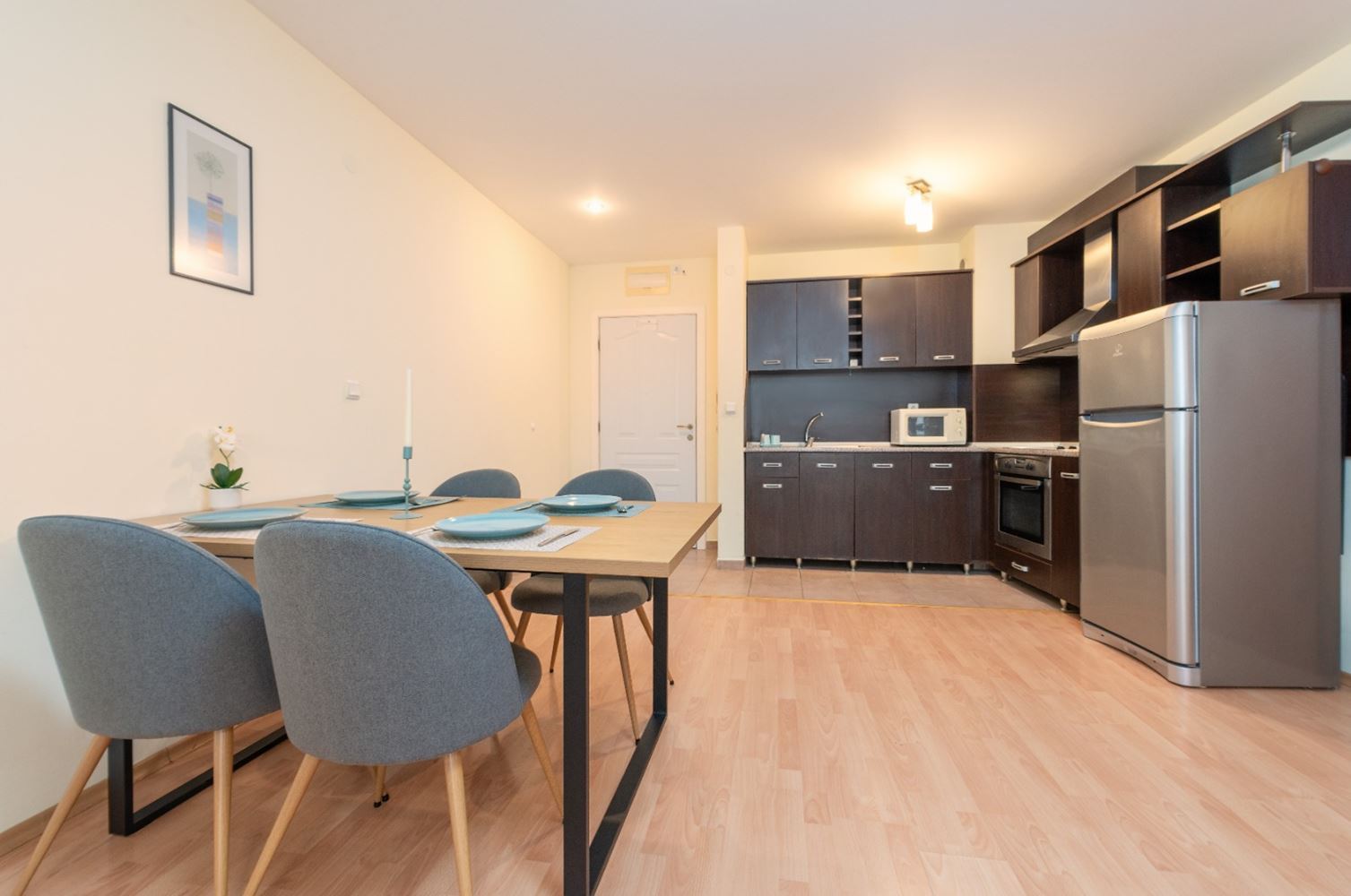 Stylowy apartament z dwiema sypialniami w pierwszej linii z bezpośrednim widokiem na morze w Świętym Własie – przestrzeń, luksus i pełne udogodnienia