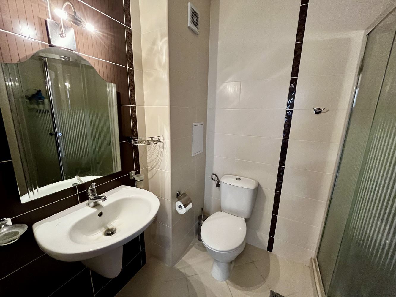 Morski komfort i spokój w pobliżu Nesebyru! Umeblowany apartament z jedną sypialnią z widokiem na basen w luksusowym zamkniętym kompleksie