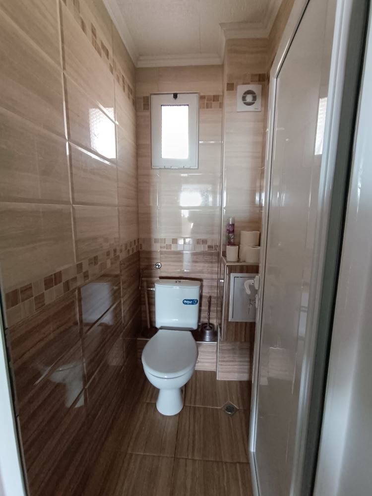 Apartament z dwiema sypialniami i widokiem na morze bez opłaty eksploatacyjnej w Swetim Własie