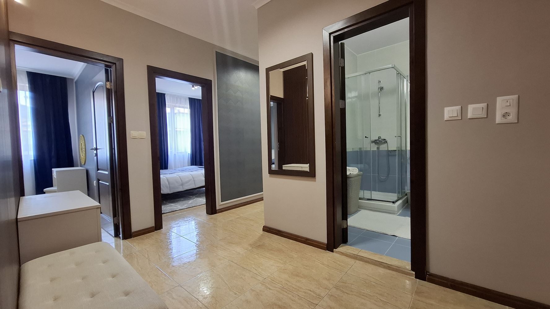 Luksusowy apartament z dwiema sypialniami przy pierwszej linii morza w Świętym Własie – wyjątkowa morska atmosfera i prestiżowy komfort