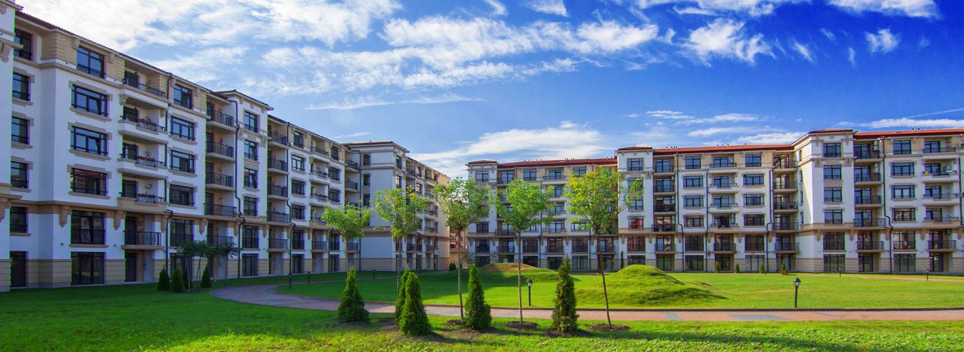 Przytulne mieszkanie z jedną sypialnią w Pomorie z niską opłatą za utrzymanie i widokiem na zielony dziedziniec