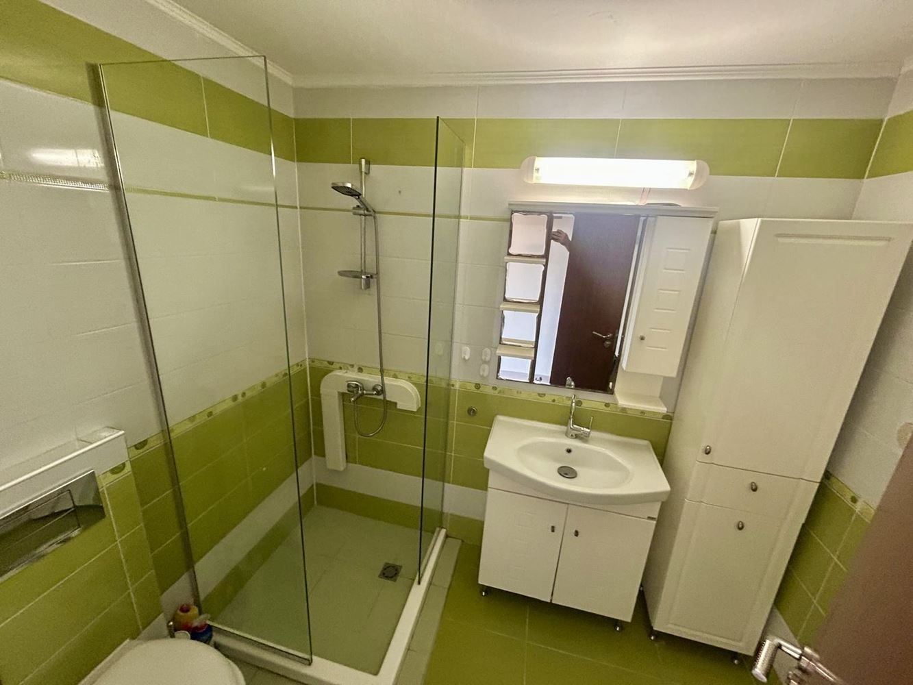 Przestronny apartament z dwiema sypialniami w Nesebyrze – dwa tarasy i możliwość wydzielenia trzeciej sypialni