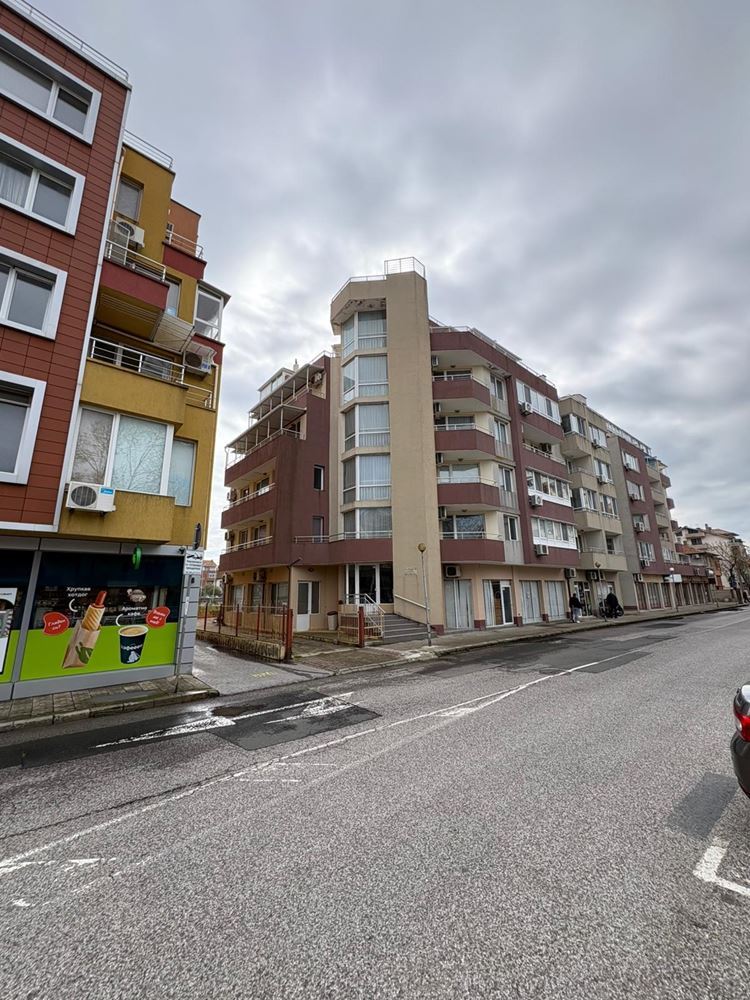 Umeblowane studio w Pomorie – doskonała lokalizacja, 400 m od morza i centrum miasta