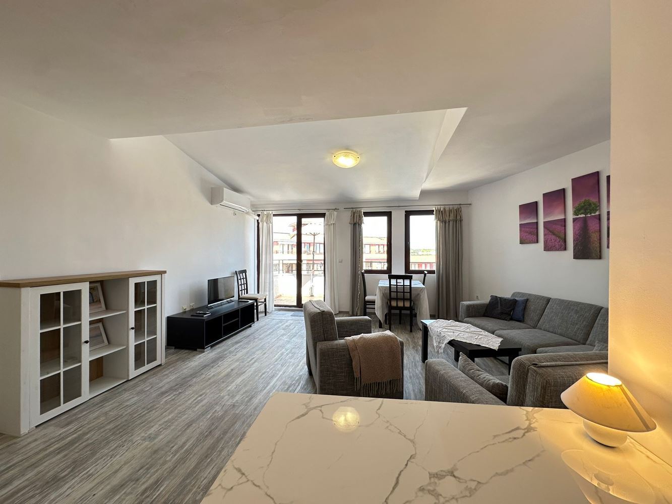 Apartament z jedną sypialnią w pierwszej linii morza w Aheloj – morska atmosfera, luksusowe udogodnienia i gotowe dokumenty do transakcji