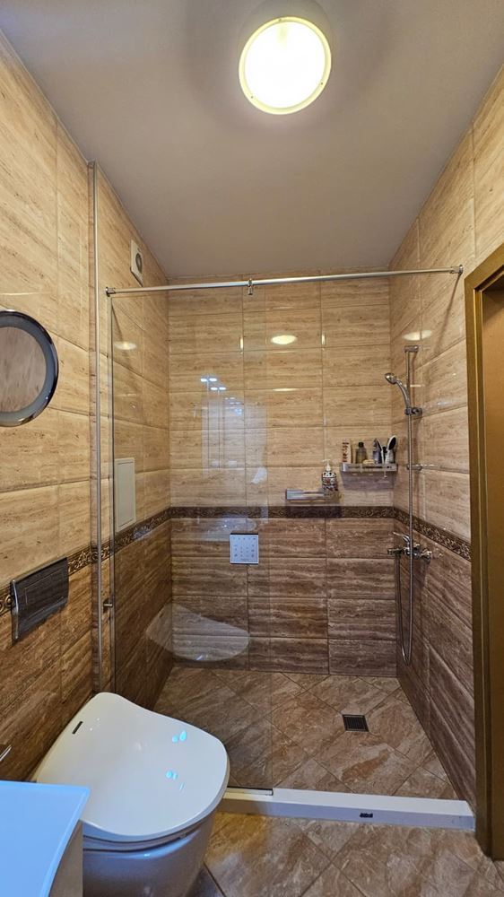Przestronny penthouse z panoramicznym tarasem i sauną w nowoczesnym kompleksie mieszkaniowym w Słoneczny Brzeg
