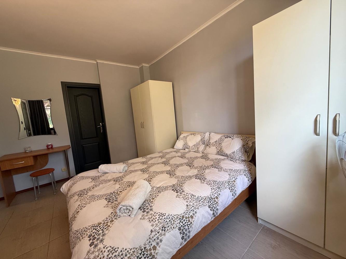 Przestronny apartament z dwiema sypialniami i pięknym widokiem w spokojnym kompleksie w pobliżu Słonecznego Brzegu
