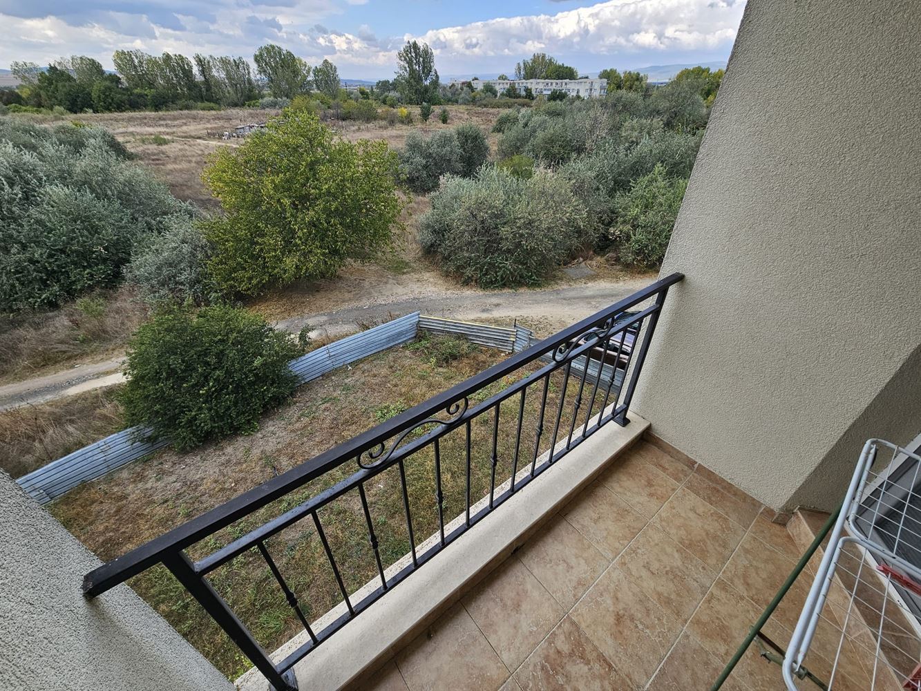Apartament z jedną sypialnią wśród zieleni, w kompleksie z basenem i placem zabaw