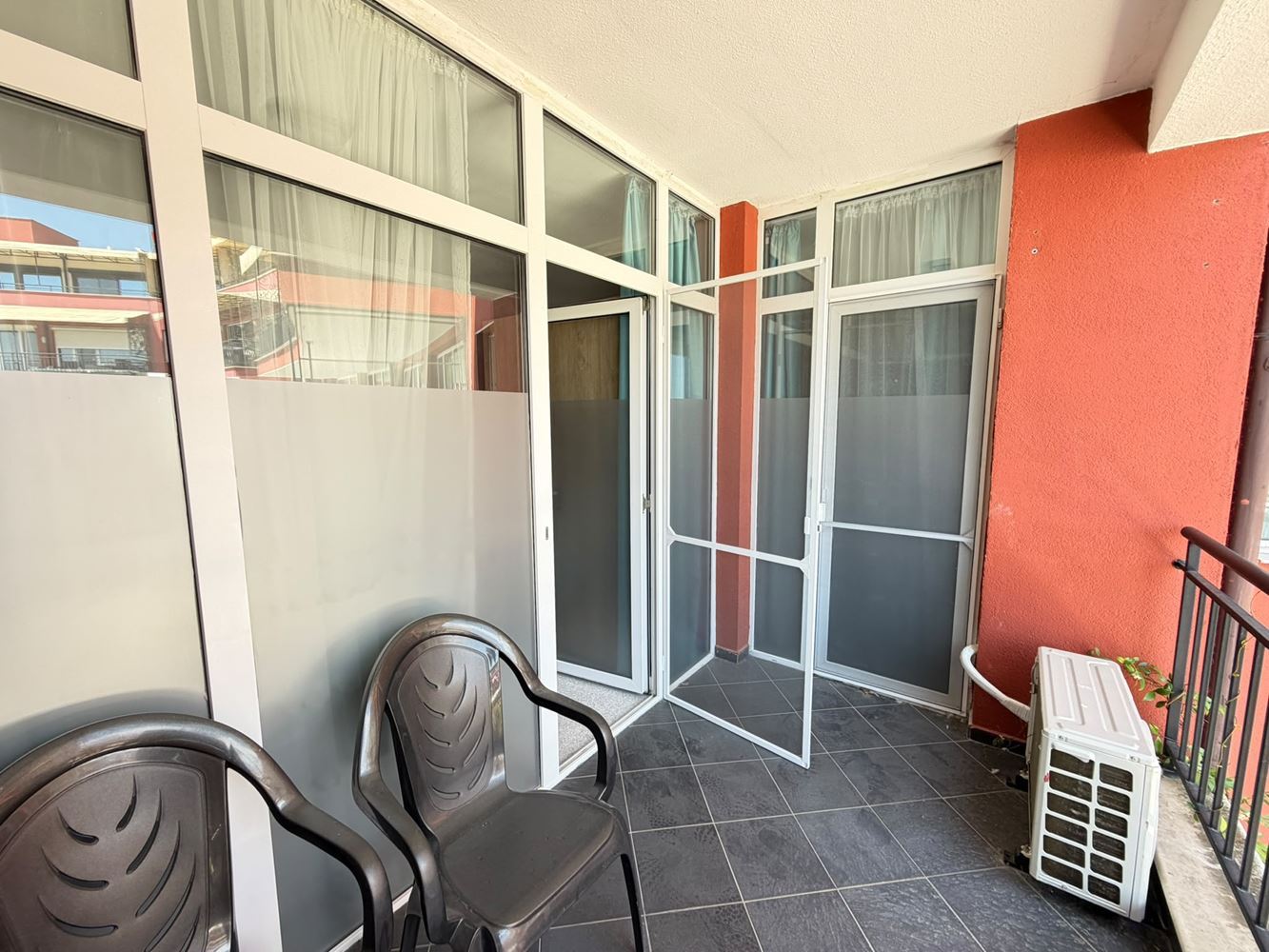 Luksusowy apartament w pierwszej linii morza w Słonecznym Brzegu z frontalnym widokiem na morze