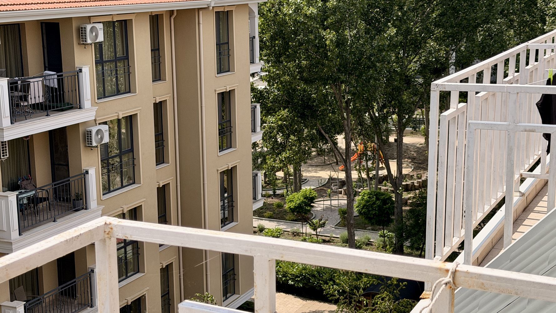 Apartament z jedną sypialnią w Słonecznym Brzegu – spokój, zieleń i komfort w sercu kurortu