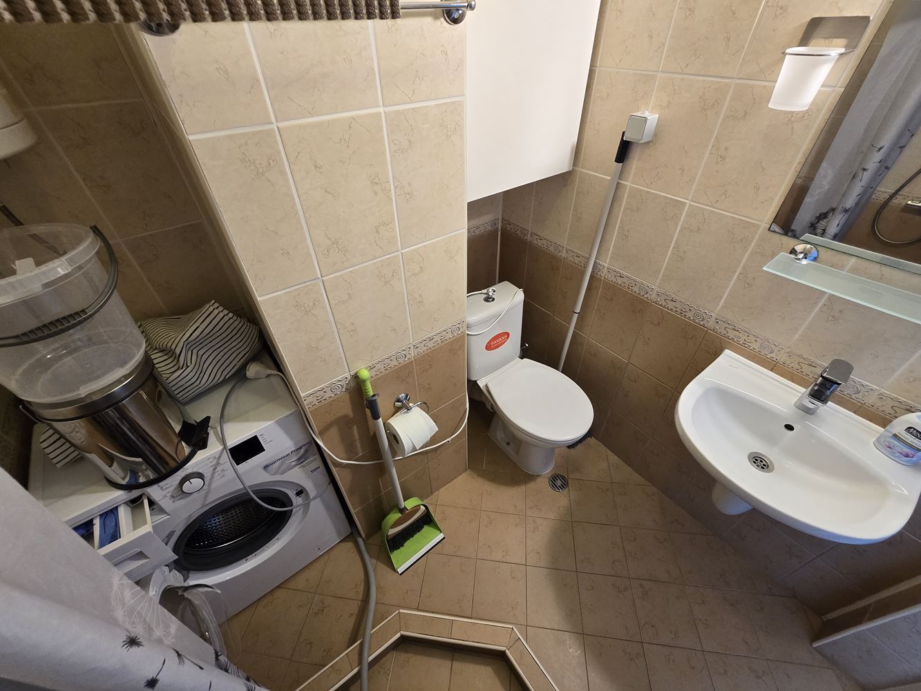 Słoneczny Brzeg – przestronne studio z doskonałym potencjałem do przebudowy na mały apartament z jedną sypialnią