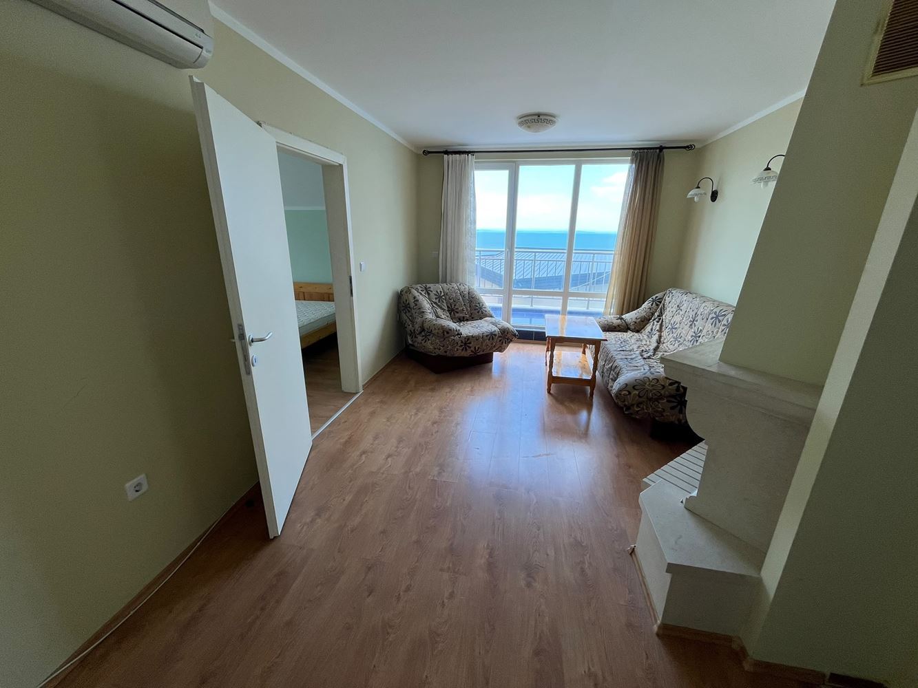 Apartament z dwiema sypialniami w pierwszej linii brzegowej w Pomorie z imponującą panoramą morza