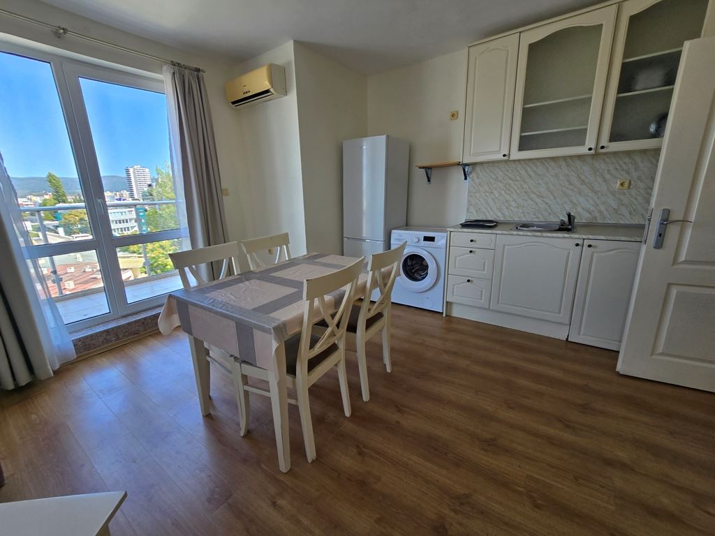 Przestronny apartament trzypokojowy z doskonałą lokalizacją i blisko morza