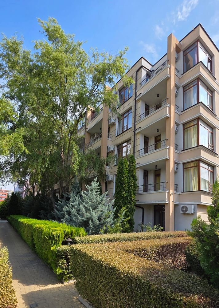 Umeblowane studio w Słonecznym Brzegu z basenem, parkingiem i całoroczną ochroną