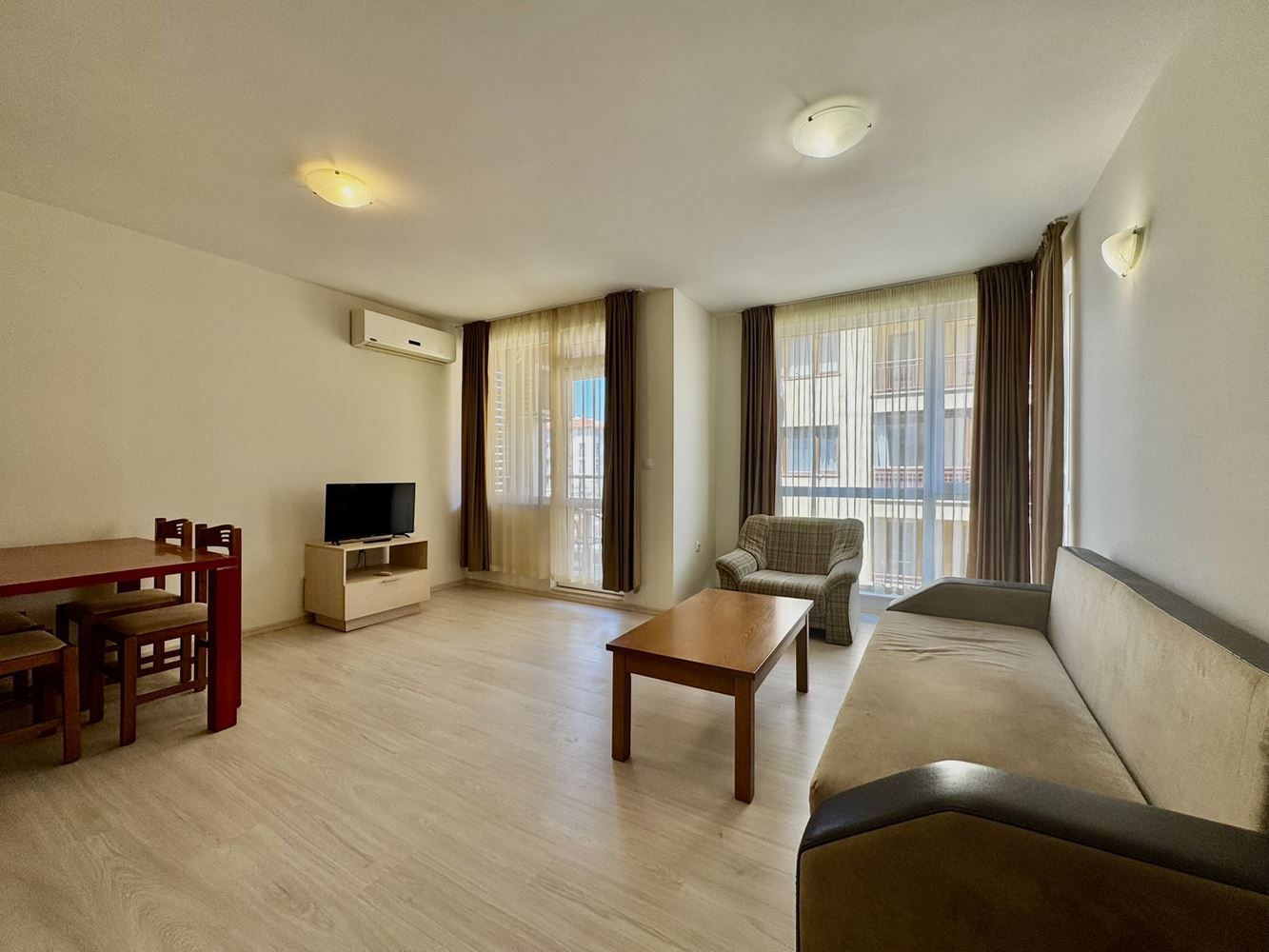Odkryj swój nowy dom nad morzem - apartament z dwiema sypialniami w centralnej części Słonecznego Brzegu