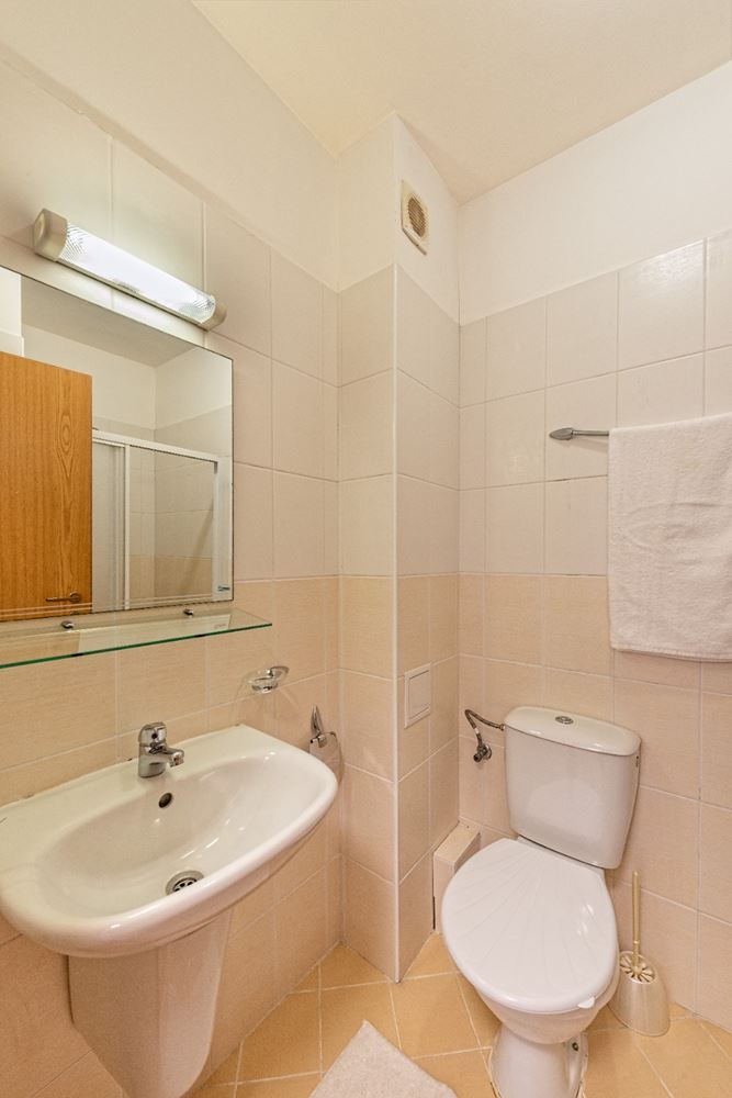 Słoneczne i przestronne studio z widokiem na morze w Rawdzie – 100 m od plaży, w zadbanym kompleksie z basenem i zielenią