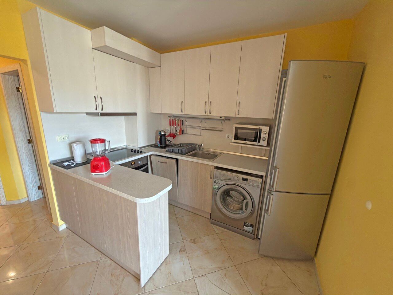 Apartament z dwiema sypialniami i widokiem na morze, 200 metrów od plaży w Pomorie