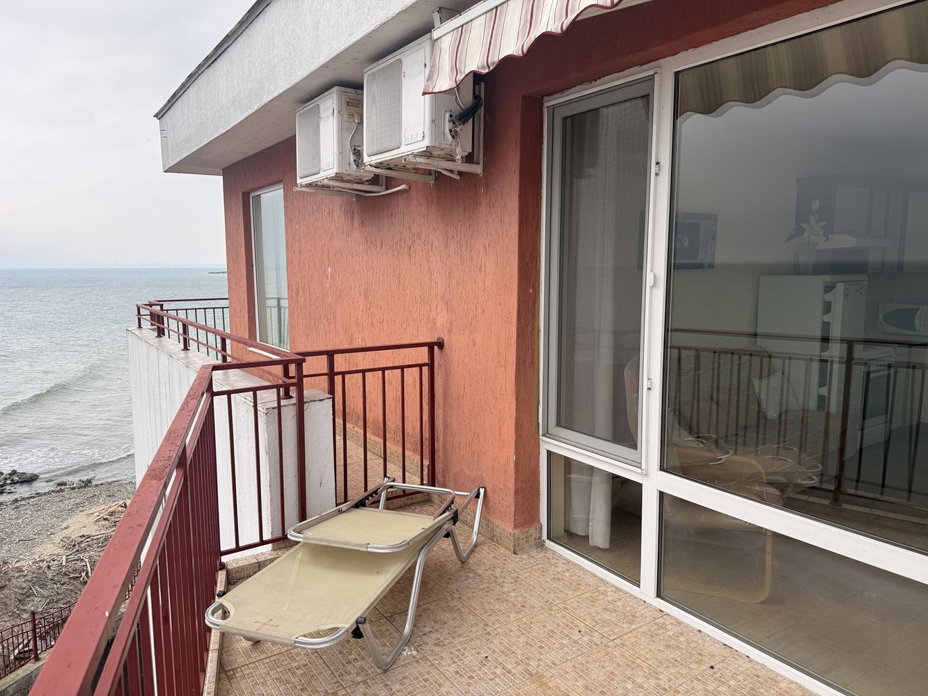 Dwupokojowy apartament w pierwszej linii z bezpośrednim widokiem na morze – Słoneczny Brzeg
