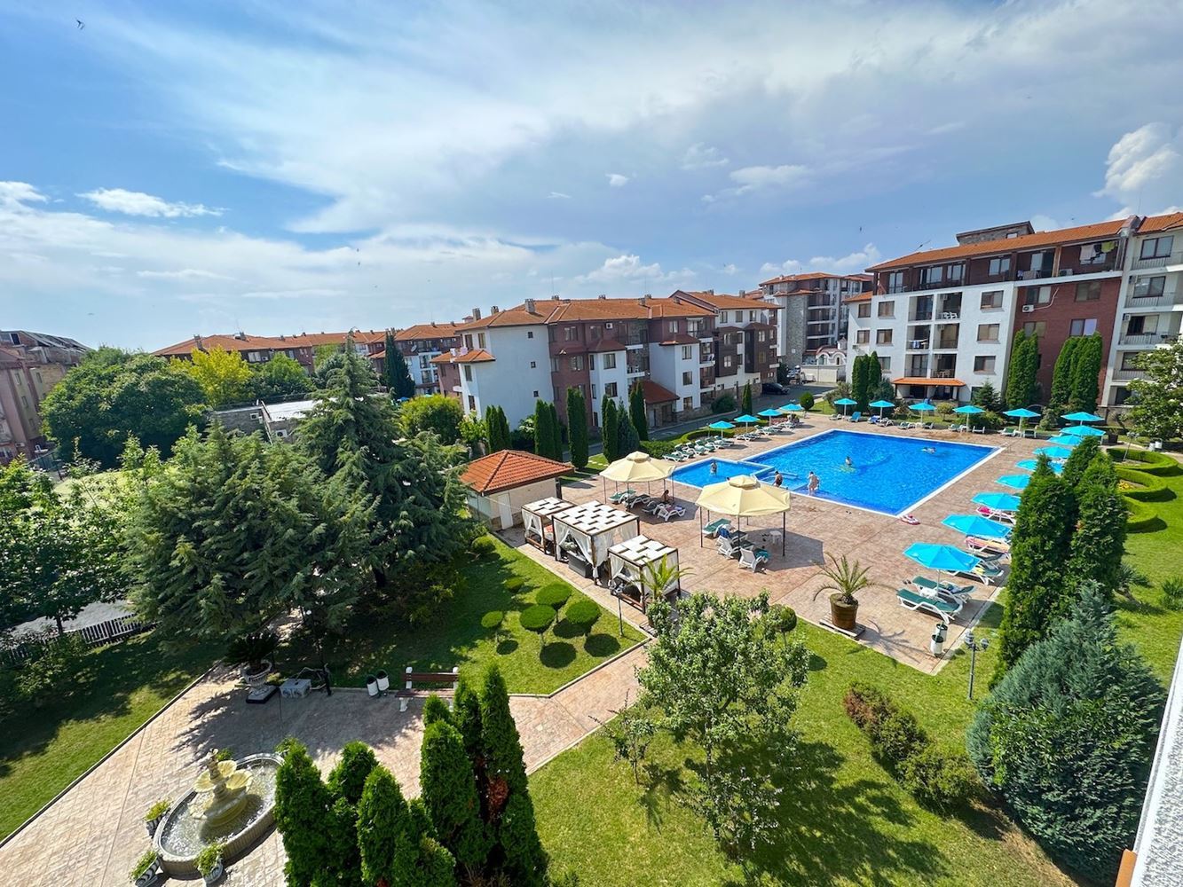 Przestronny apartament z dwiema sypialniami i widokiem na przyrodę w Nesebyrze