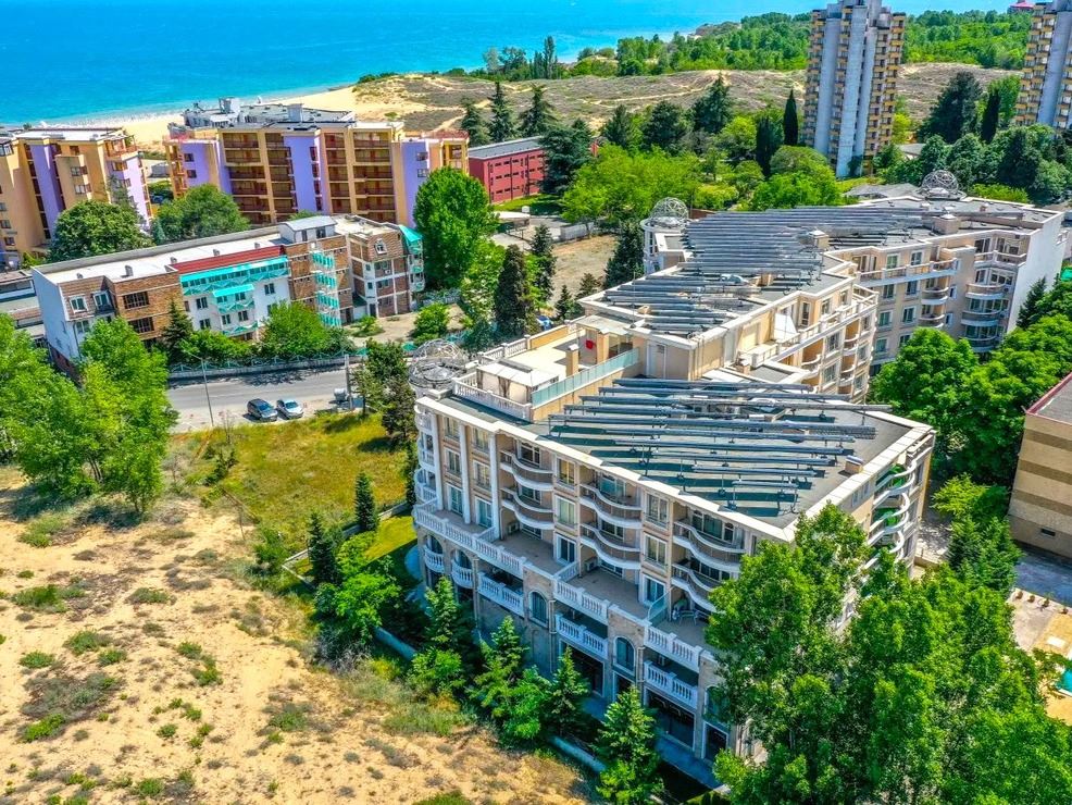 Przestronny apartament z dwiema sypialniami 100 metrów od plaży w Nesebyrze