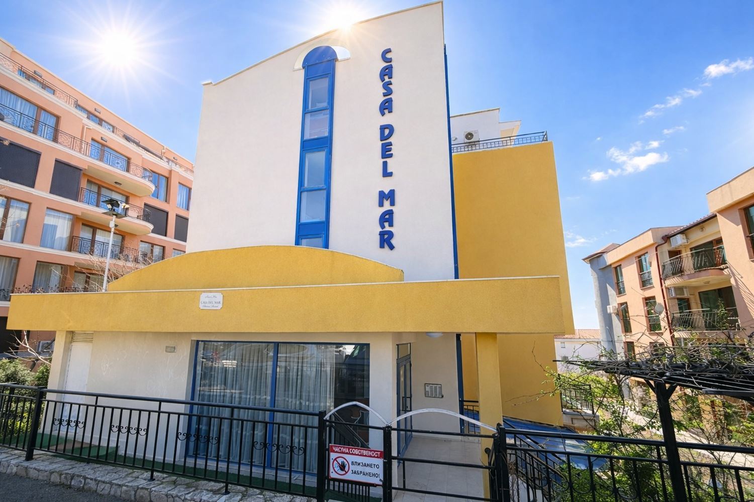 Komfortowe mieszkanie dwupokojowe z bezpośrednim dostępem do basenu – idealne do zamieszkania i inwestycji