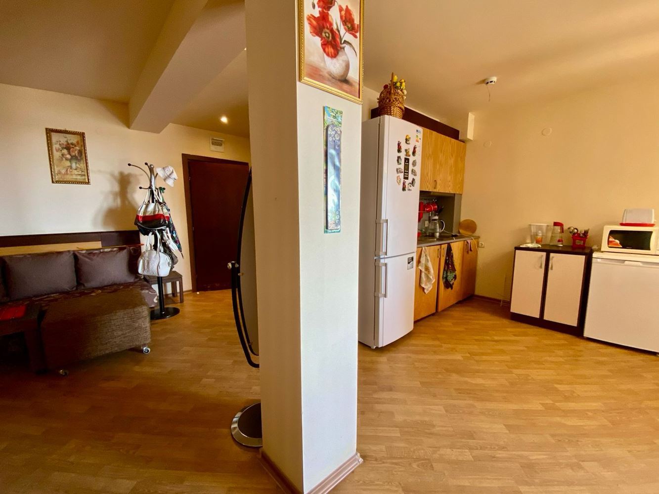 Przestronne w pełni umeblowane studio z widokiem na basen w Słonecznym Brzegu – komfort, spokój i doskonała inwestycja