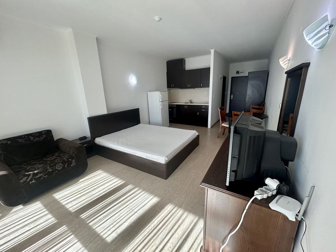 Słoneczny Brzeg – przestronne studio z widokiem na morze, tylko 200 m od plaży