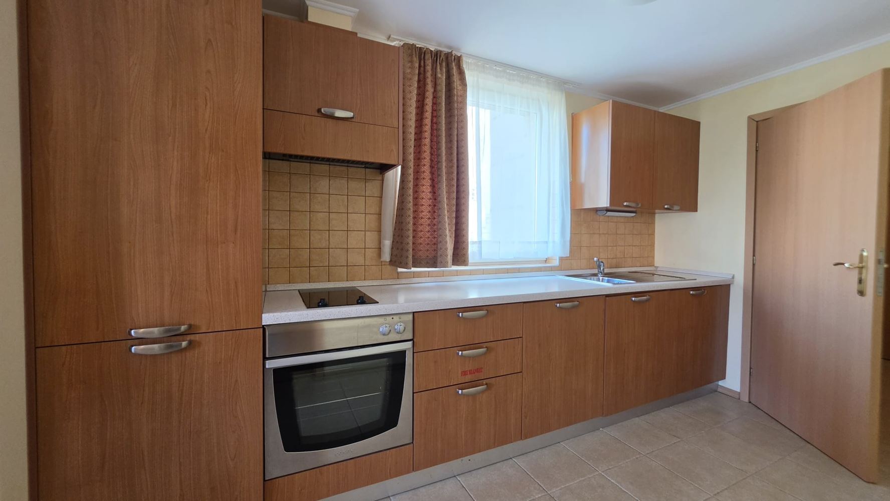 Przestronne mieszkanie z jedną sypialnią w pierwszej linii brzegowej nad morzem w Pomorie