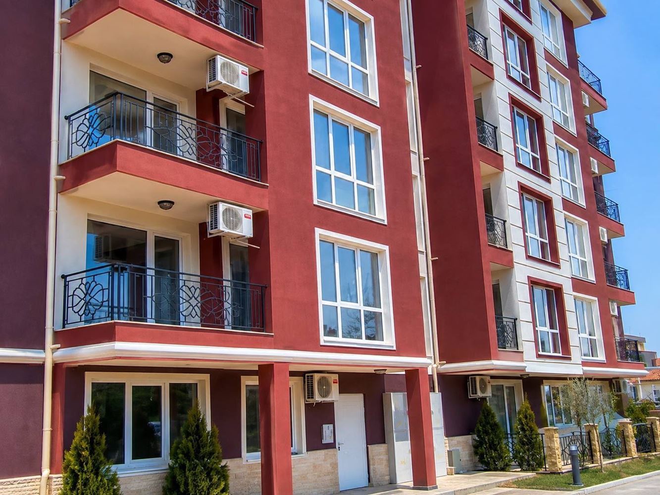  Apartament z jedną sypialnią w sercu Rawdy – przytulne mieszkanie z widokiem na zieleń