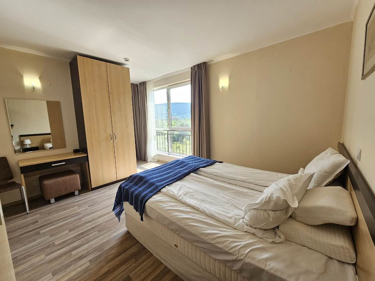 Luksusowy apartament z trzema sypialniami na pierwszej linii brzegowej w Obzorze – panoramiczny widok na morze i góry